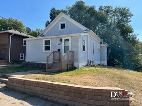 Building Photo - 3BR/1BA Single Family House For Rent