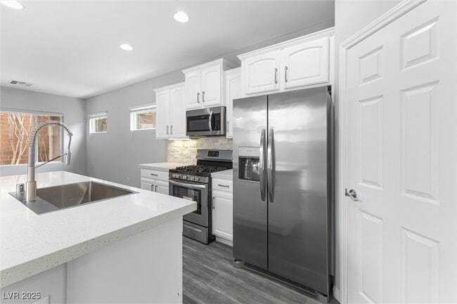 Building Photo - 2231 Desert Prairie St