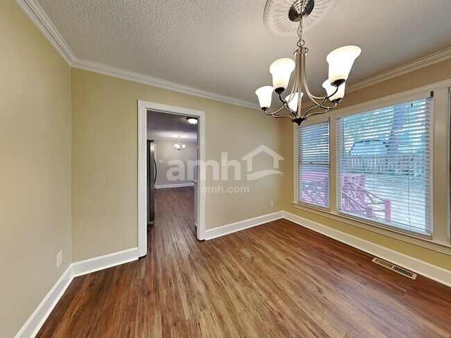 Building Photo - 4700 Forest Highland Dr