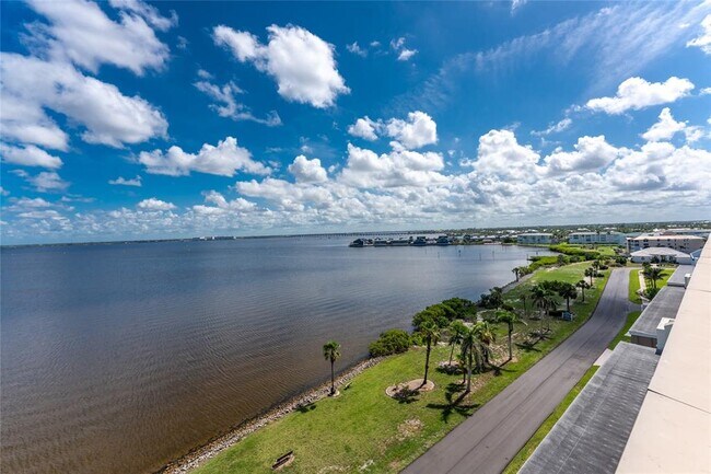 Building Photo - 1500 Park Beach Cir