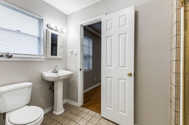 Building Photo - 10107 Muskogee Dr