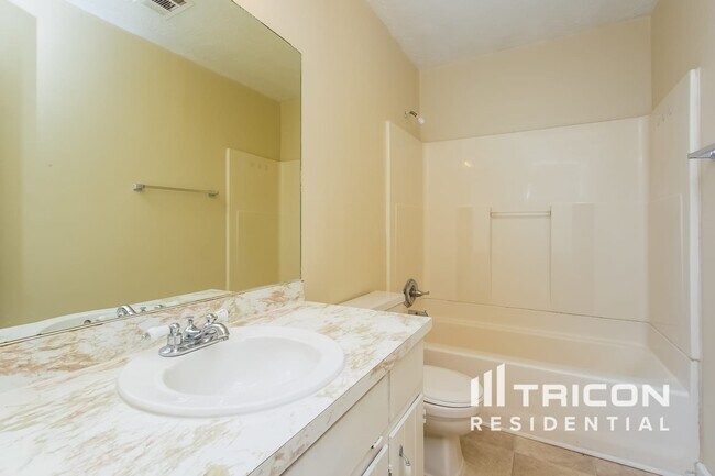 Building Photo - 3276 Lancer Dr