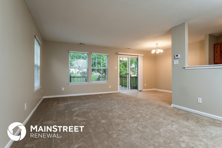 Building Photo - 4549 Connaught Dr E