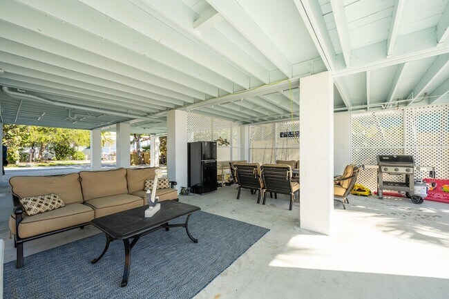 Building Photo - 24 Beach Dr