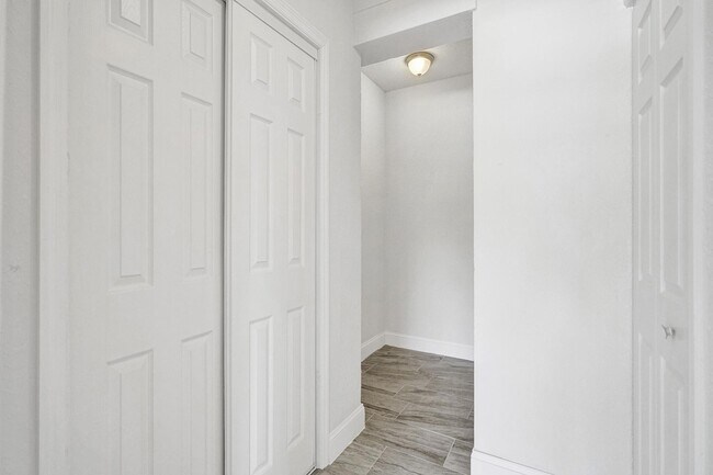 Building Photo - 651 SW 15th St