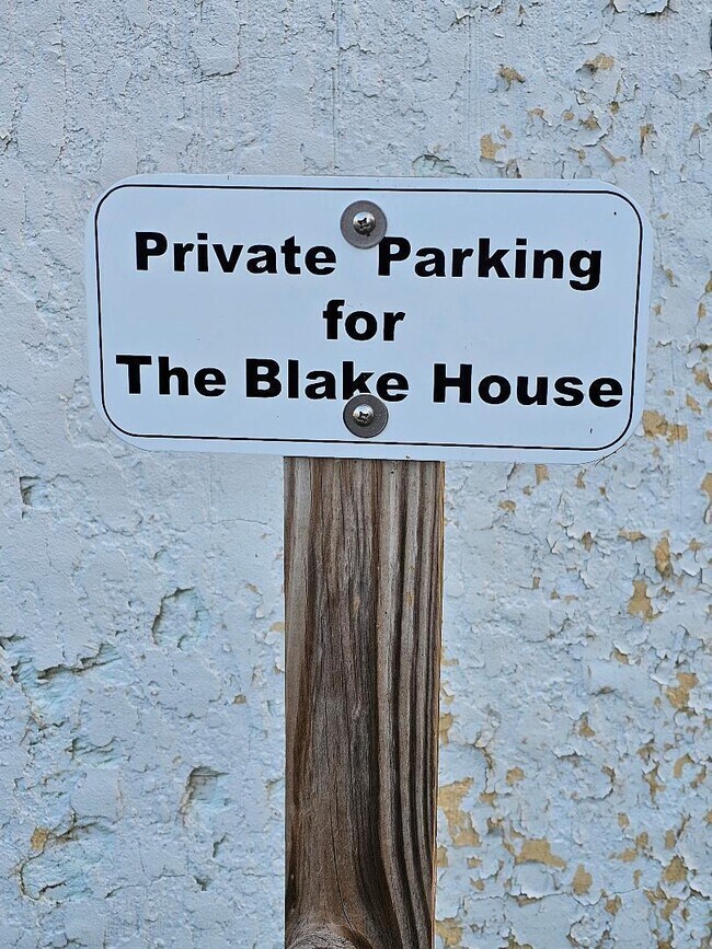 Building Photo - 936 Main St