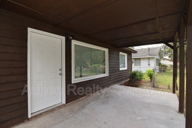 Building Photo - 1928 Wylie Dr