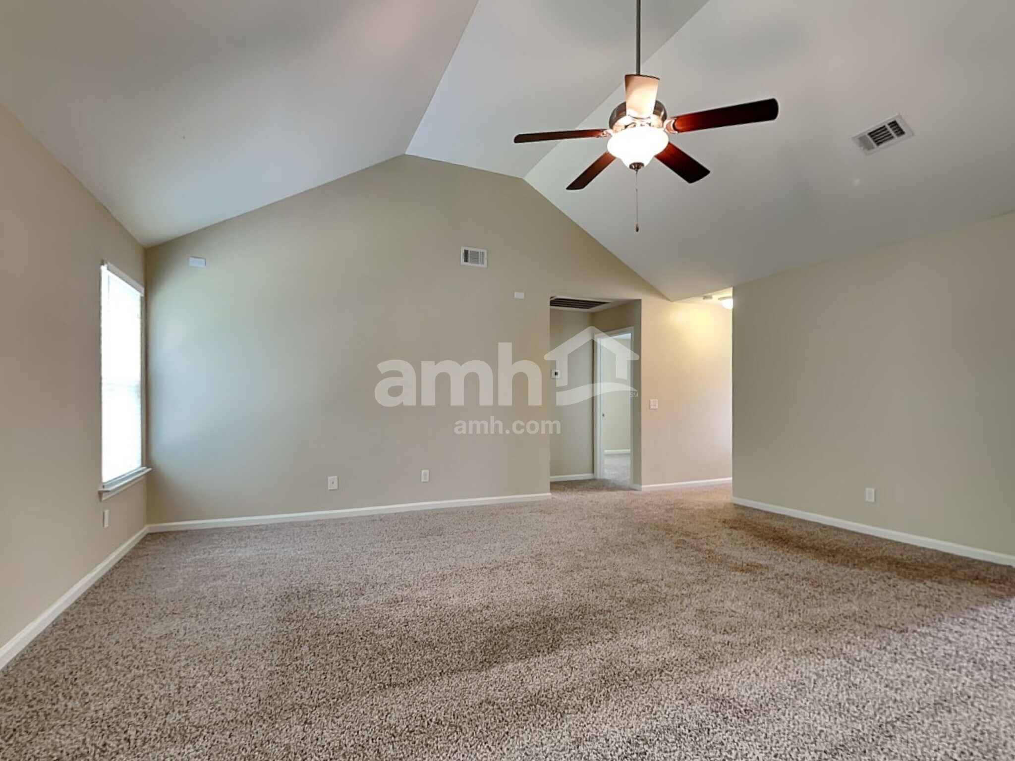 Building Photo - 122 Green Paddock Cir