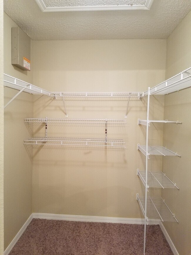 Building Photo - 3-Bedroom, 2-Bathroom Home in Kissimmee **...