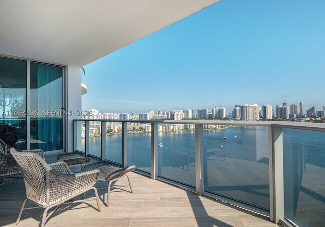 Building Photo - 17301 Biscayne Blvd
