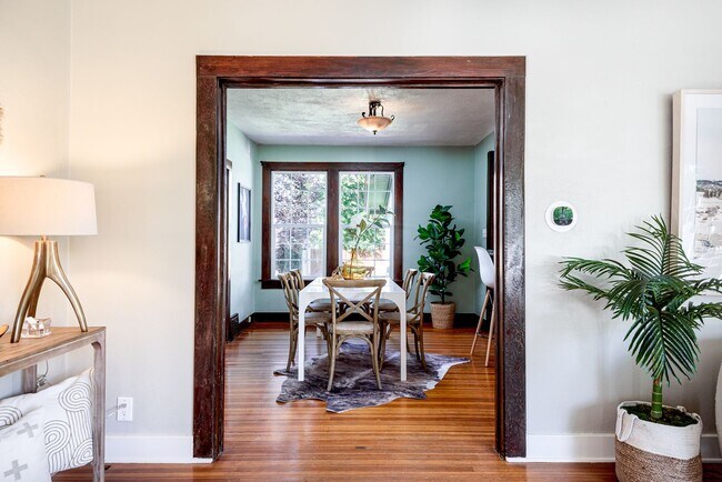 Building Photo - $0 DEPOSIT OPTION! TRADITIONAL BRICK HOME – 4 BED / 2 BATH IN WASH PARK