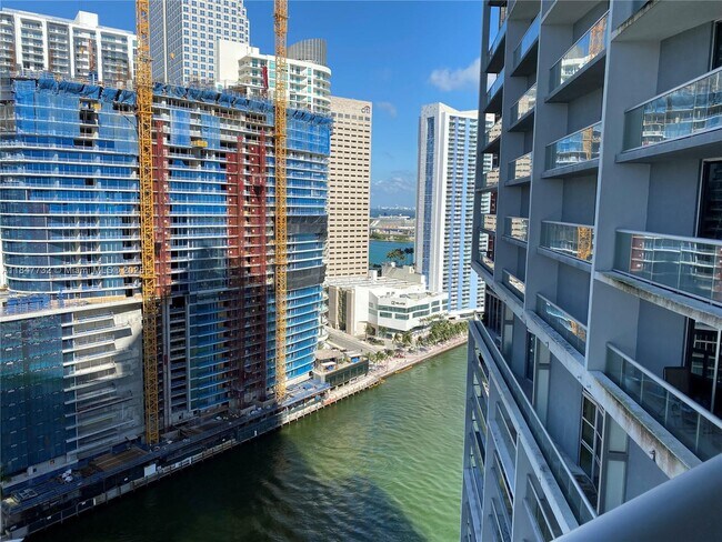 Building Photo - 475 Brickell Ave