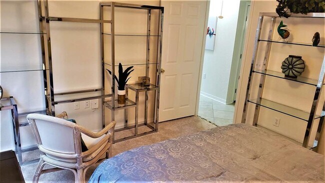 Building Photo - 8804 Manor Loop