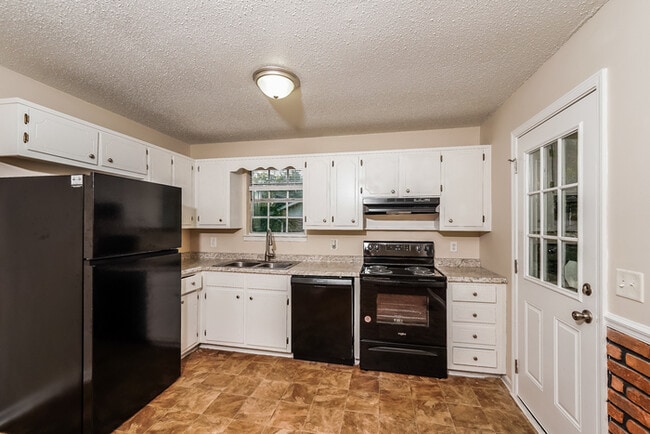 Building Photo - 5938 Dewey Heights Rd