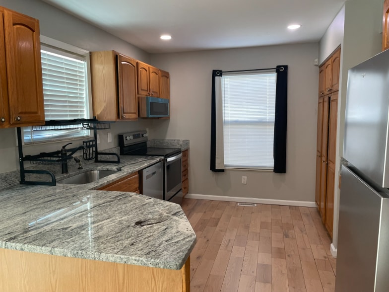 Building Photo - 1229 Crossbrook Blvd