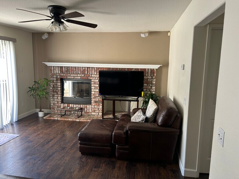 Building Photo - 15419 Ridgecrest Dr