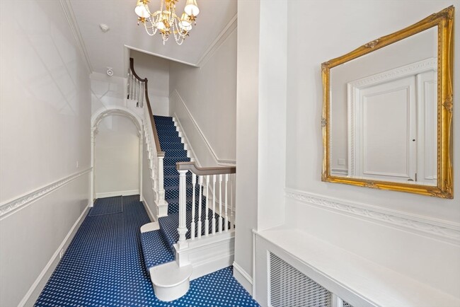 Building Photo - 351 Marlborough St