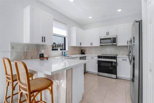 Building Photo - 159 SW 185th Way