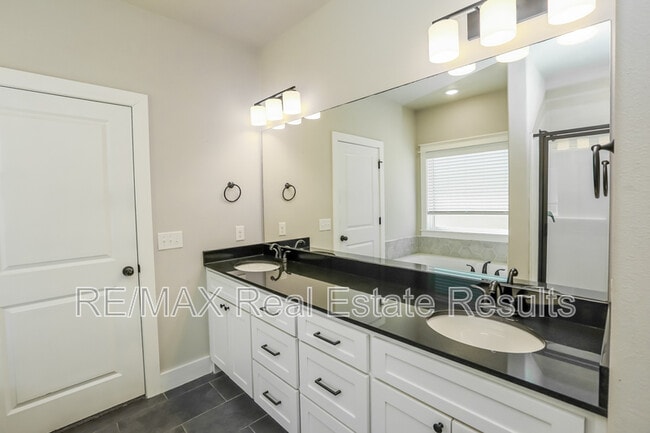 Building Photo - 10 Latheron Pl