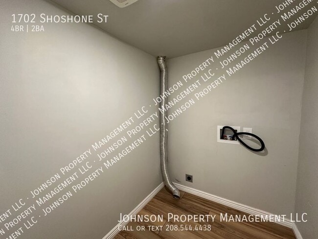 Building Photo - 1702 Shoshone St