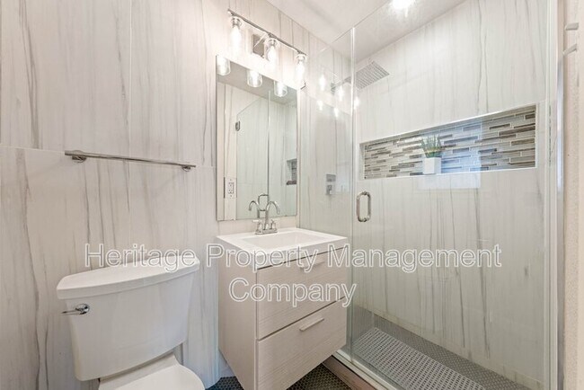 Building Photo - 4402 Seabreeze Dr