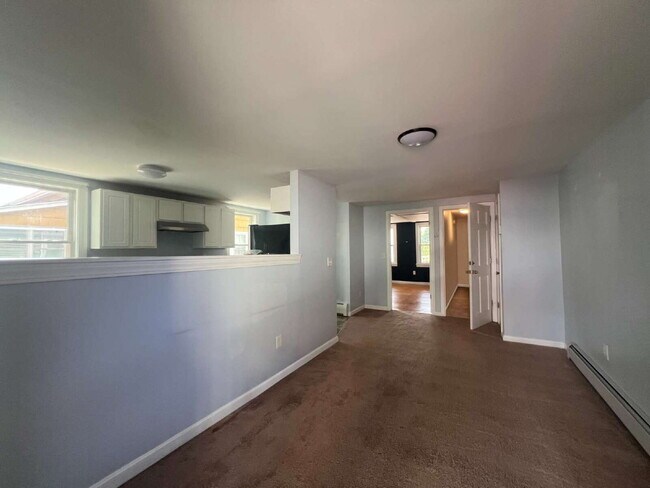 Building Photo - Large one bedroom, updated in the heart of Somersworth!