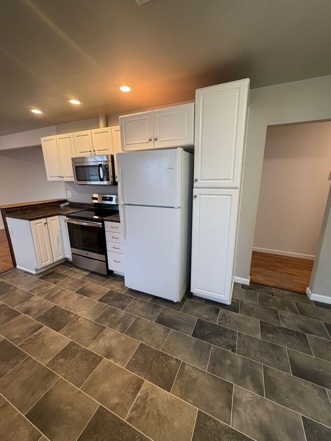 Building Photo - Cozy Home!!