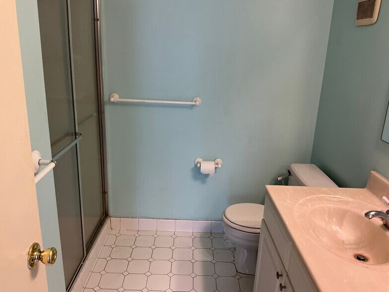 Primary Bath - 403 Stockton Ct