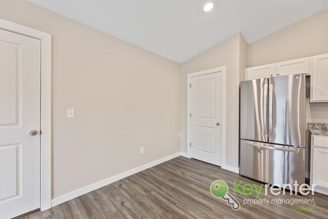 Building Photo - E 69th Ct N Duplex