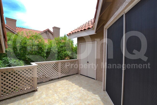 Building Photo - 1633 E Lakeside Dr