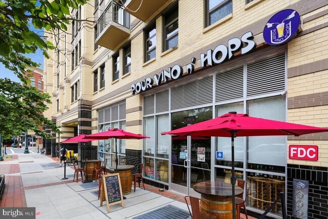 Building Photo - 3 Big Oak Ct