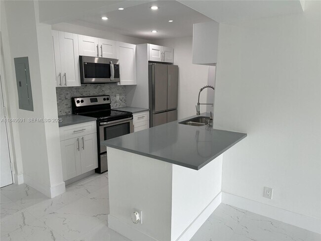 Building Photo - 450 NW 20th St