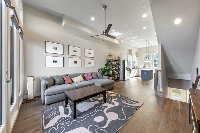 Building Photo - 2412 Canal St