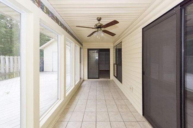 Building Photo - 2 Bedroom 2 Bath Townhouse in Crowfield Pl...