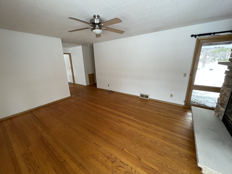 Living Room - 5505 Raymond Rd
