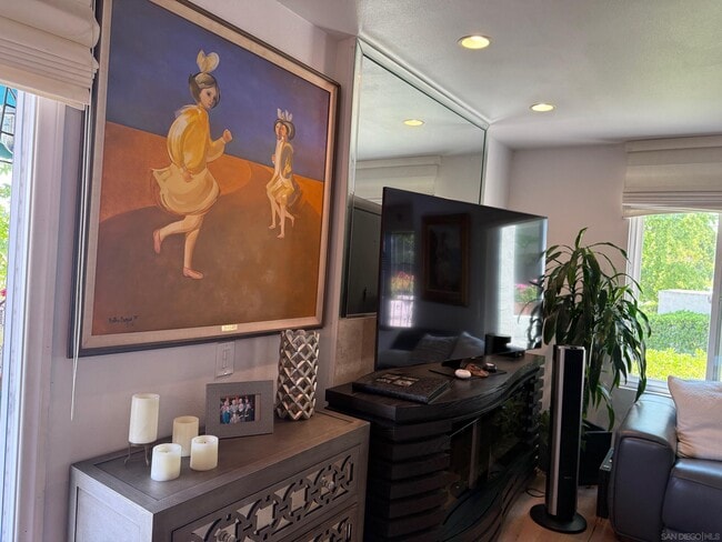 Building Photo - 8490 Via Sonoma