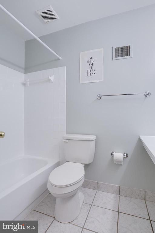 Building Photo - 4685 Forestdale Dr