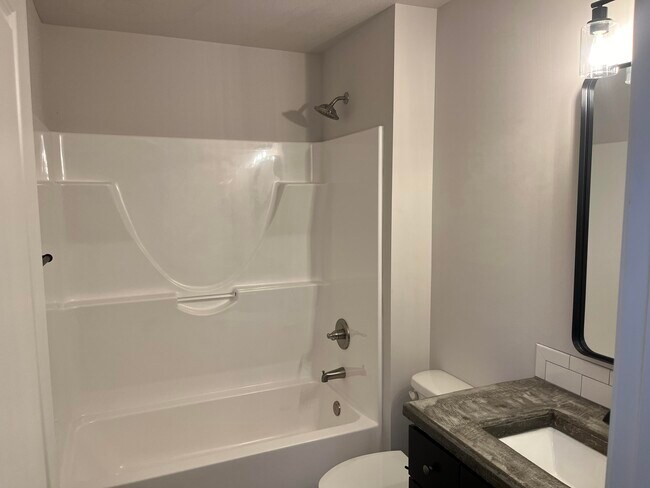 Building Photo - 208 3rd Ave