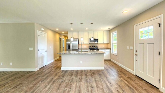 Building Photo - Lovely New Home