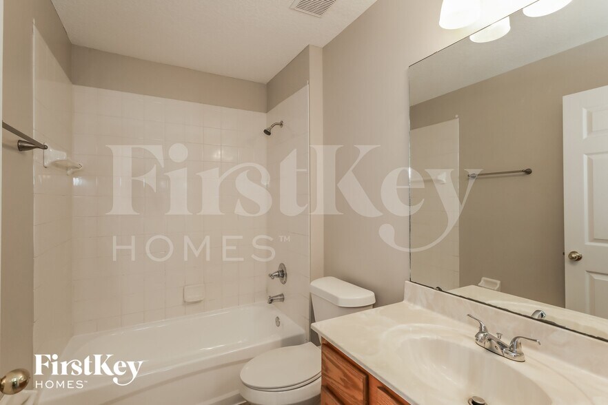 Building Photo - 2424 Willowbend Dr