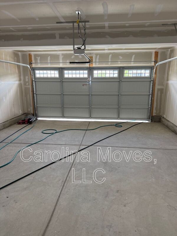 Building Photo - 7071 Glass Ct