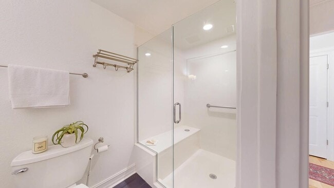 Building Photo - 100 Sweetbriar Lakes Dr