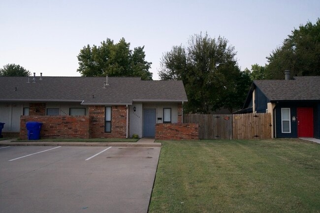 Building Photo - 2255 Donna Dr