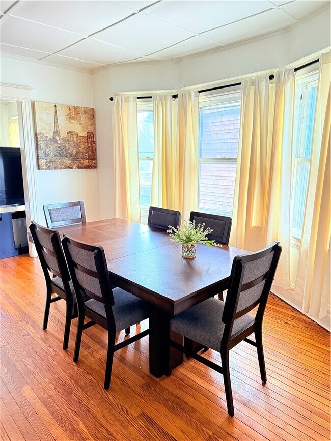 Building Photo - 948 Monroe Ave