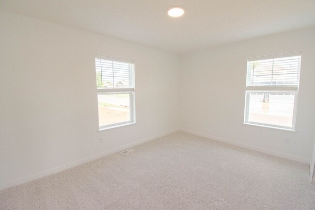 Building Photo - Brand New Construction - Pristine, Bright NW Townhome!
