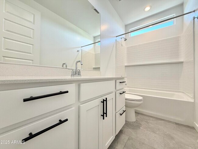 Building Photo - 9543 W Avalon Dr