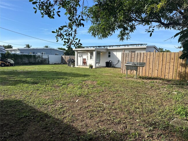 Building Photo - 420 NE 12th St