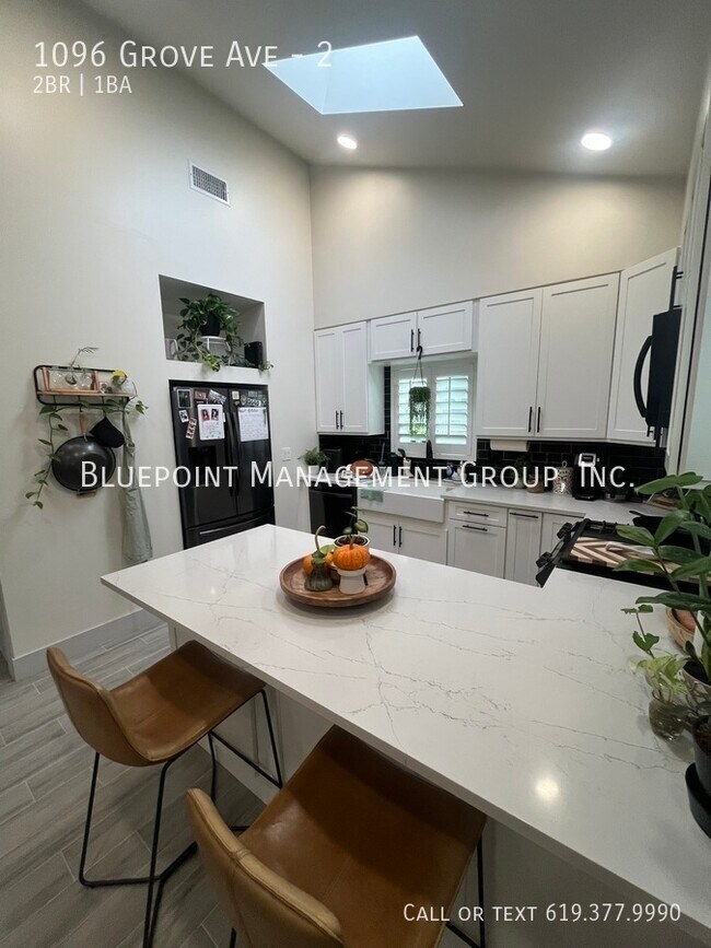 Building Photo - 1096 Grove Ave