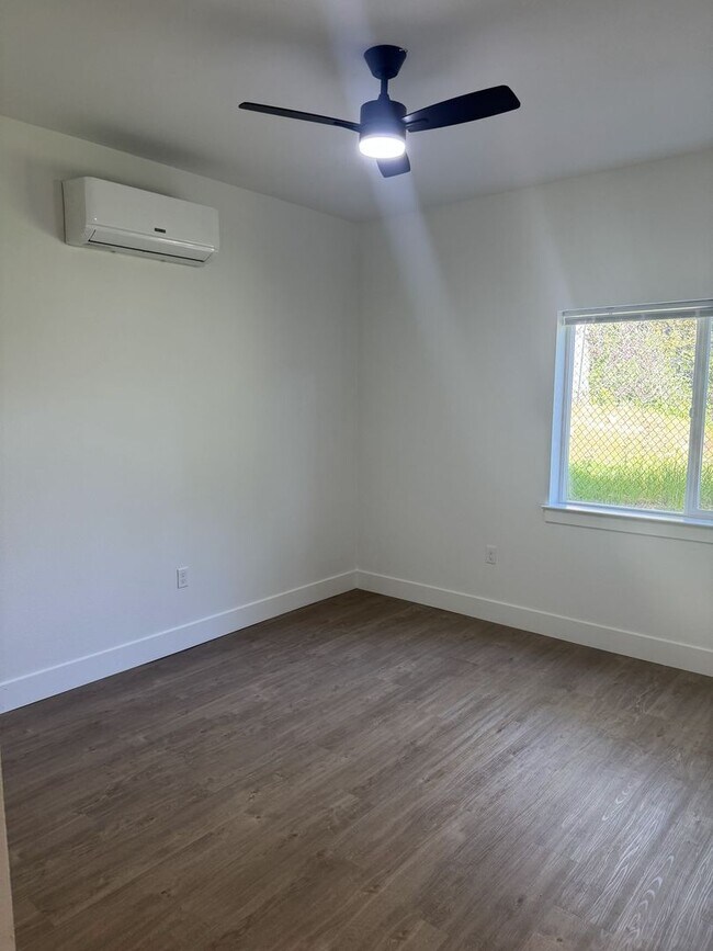 Building Photo - Newly built homes with City of Redding solar!