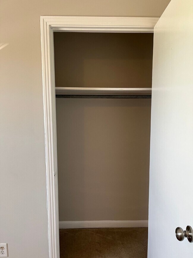 Building Photo - " 2-Bed Duplex on Delaware Street: Cozy Na...